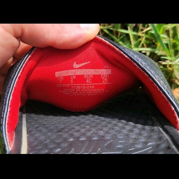 Nike Men's Black Slide Sandals Size: 7 - Picture 5 of 5